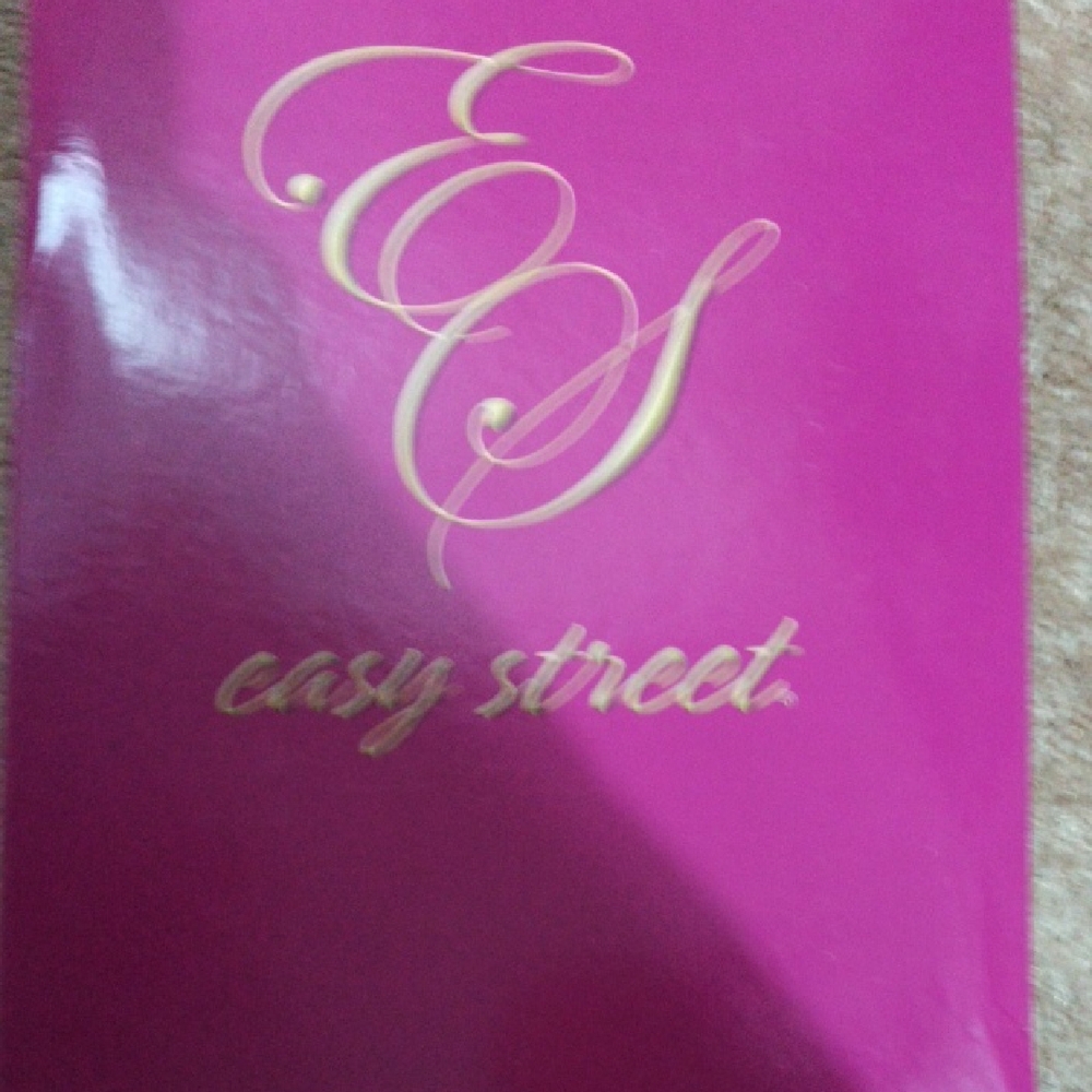 Easy Street Fuchsia and Gold Design